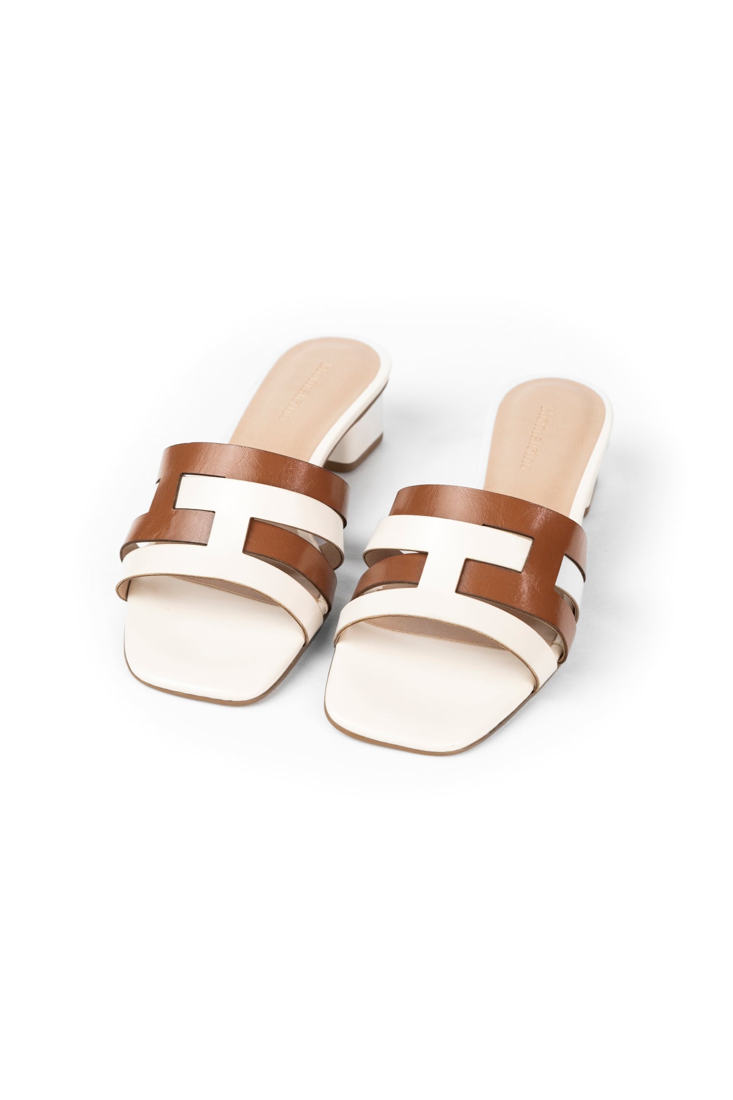 Tamanco Tiras Off White e Caramelo