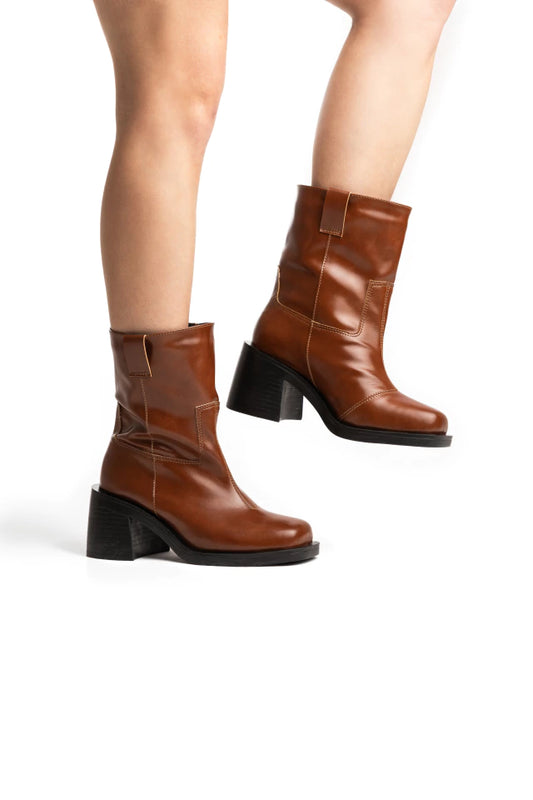 Bota Cano Curto Caramelo