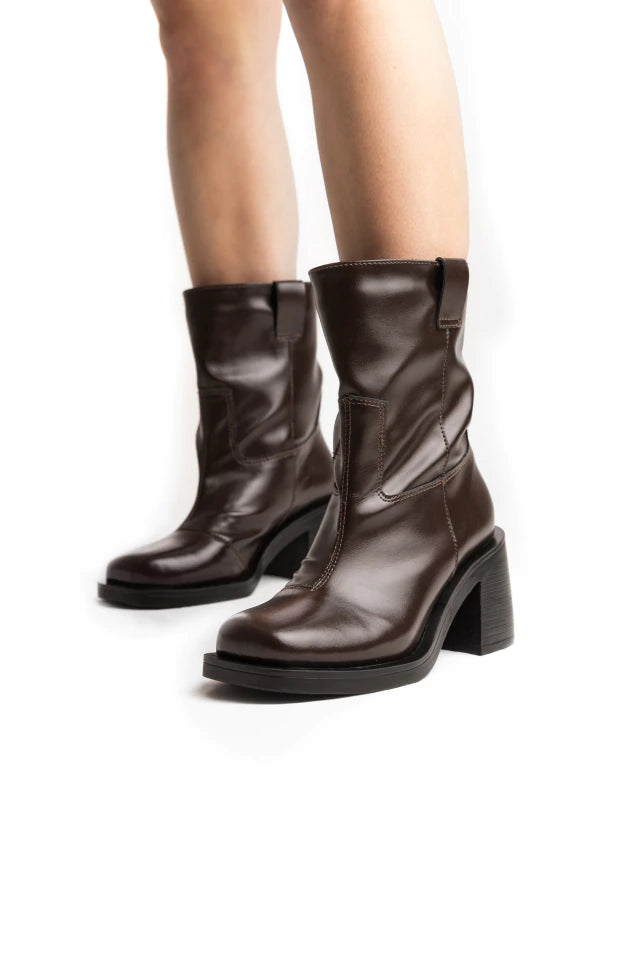 Bota Cano Curto Café