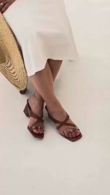 Tamanco Aplicação Flor Caramelo