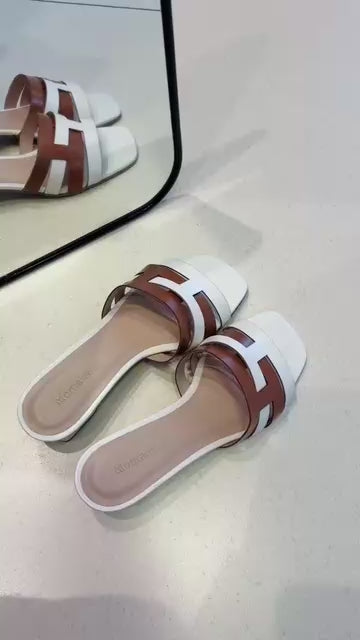 Tamanco Tiras Off White e Caramelo